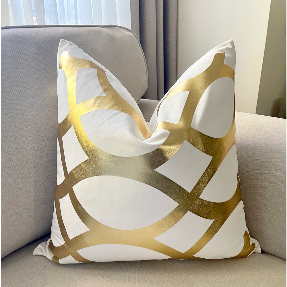 TwoLuxury white and gold foil pillow Size 22x22 in - Picture 11 of 13